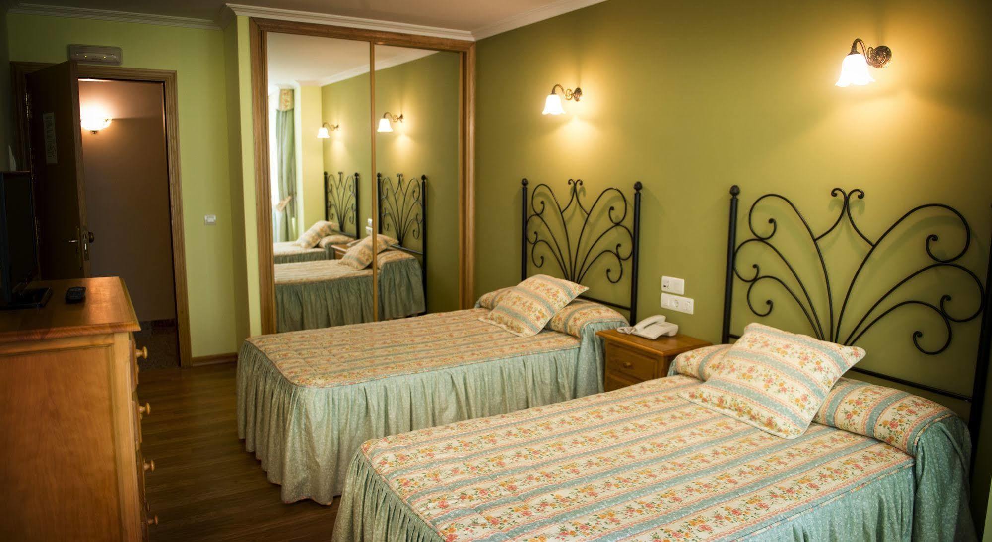 Hotel Alpina Villanueva De Arosa Esterno foto